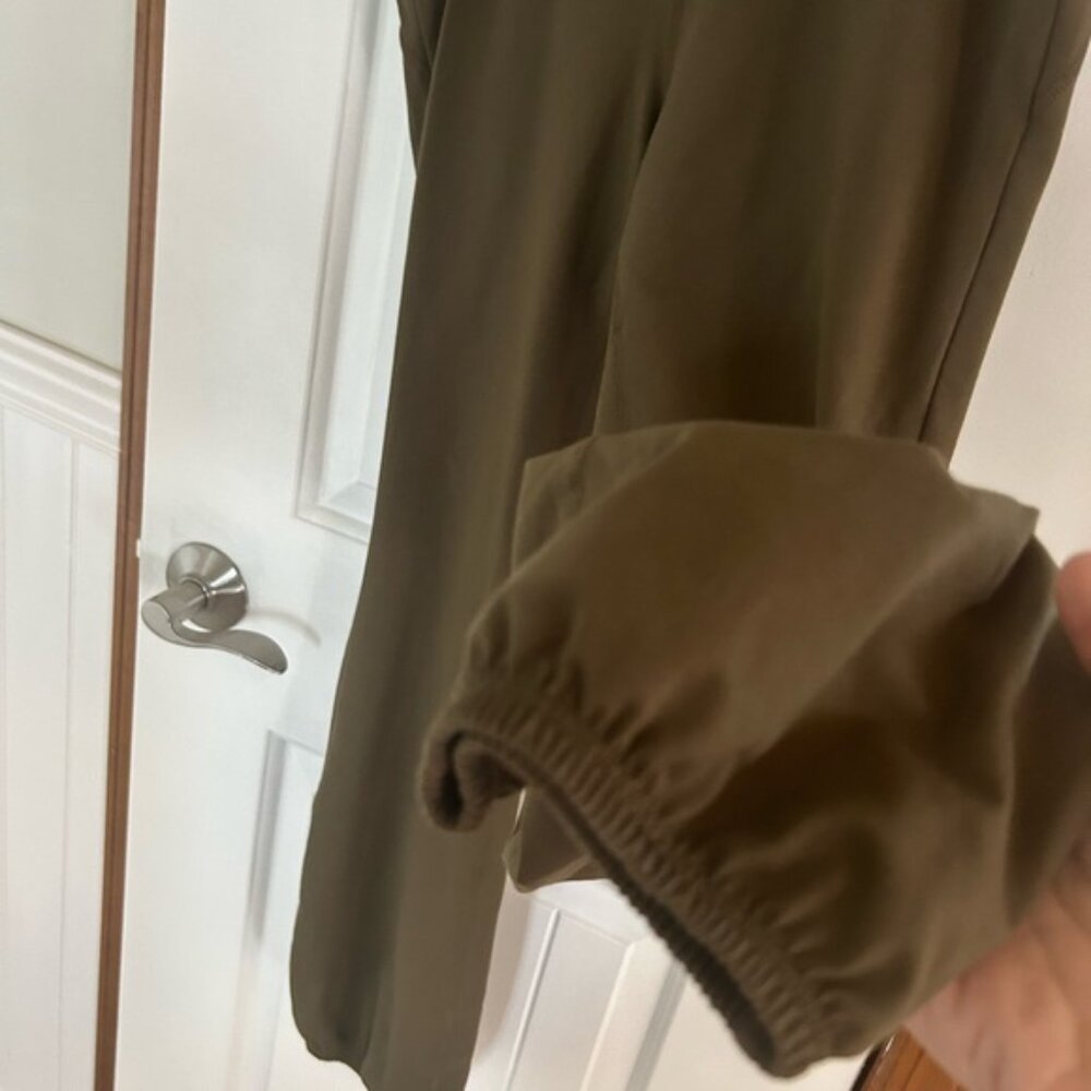 292. NEW Free People FP Movement Lets Bounce Pants in Dark Olive size M
